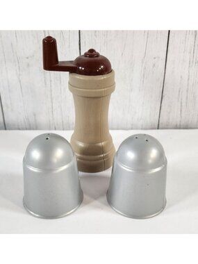 STEP 2 PLAY KITCHEN SALT and  PEPPER shaker GRINDER REPLACEMENT PARTS FOOD PRETE